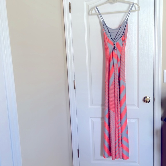 Bailey blue Coral and Gray Geometric Maxi Dress - Picture 2 of 6